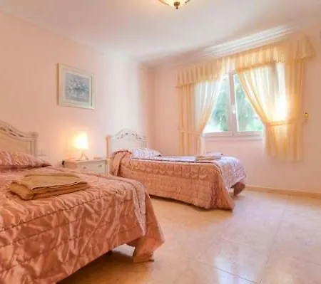 Puerto Del Carmen Sleeps 7 Pool Wifi Apartment