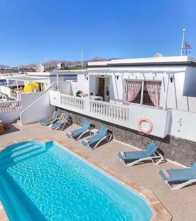 Puerto Del Carmen Sleeps 7 Pool Wifi Apartment