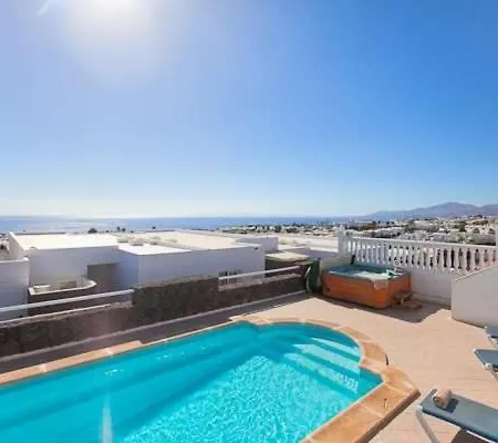 Puerto Del Carmen Sleeps 7 Pool Wifi Apartment Puerto del Carmen (Lanzarote)