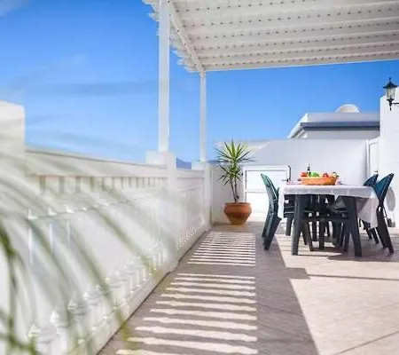 Puerto Del Carmen Sleeps 7 Pool Wifi Apartment Puerto del Carmen (Lanzarote)