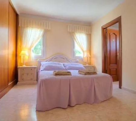 Puerto Del Carmen Sleeps 7 Pool Wifi Apartment *