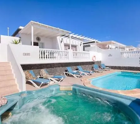 Apartment Puerto Del Carmen Sleeps 7 Pool Wifi *